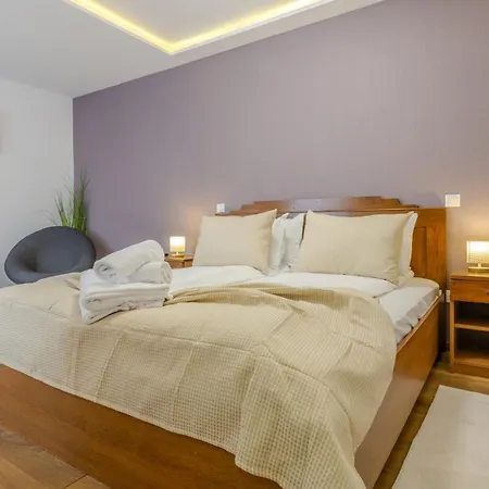 Sunshine Villa *